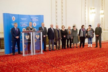 Politicienii se întrec în ipocrizie. Fiecare partid îşi revendică dublarea indemnizaţiilor victimelor regimului comunist